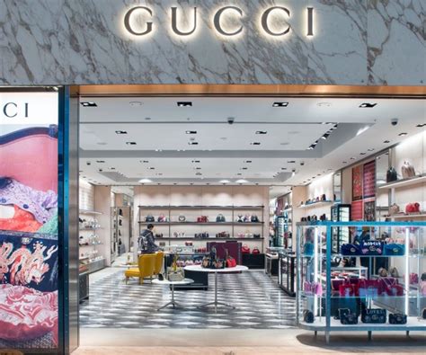 gucci shop heathrow